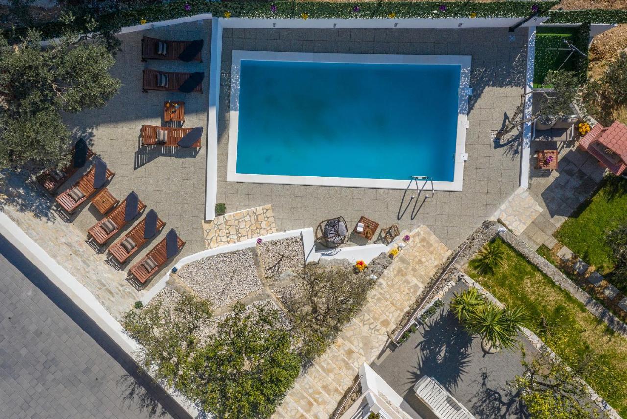 Villa Petra Apartment With Private Pool Makarska Exterior photo