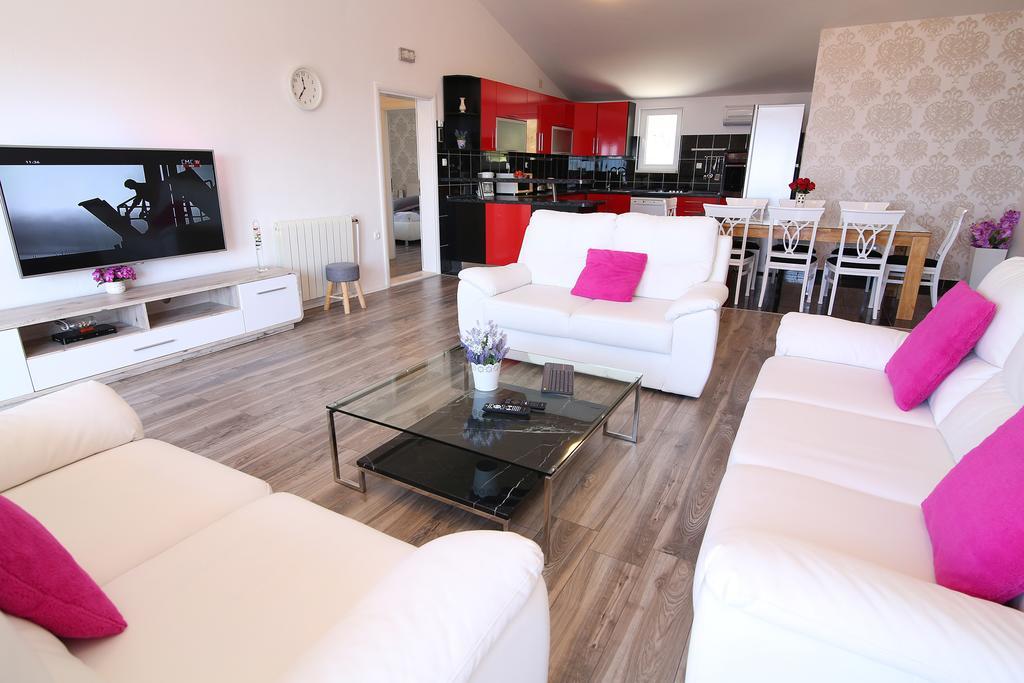Villa Petra Apartment With Private Pool Makarska Exterior photo