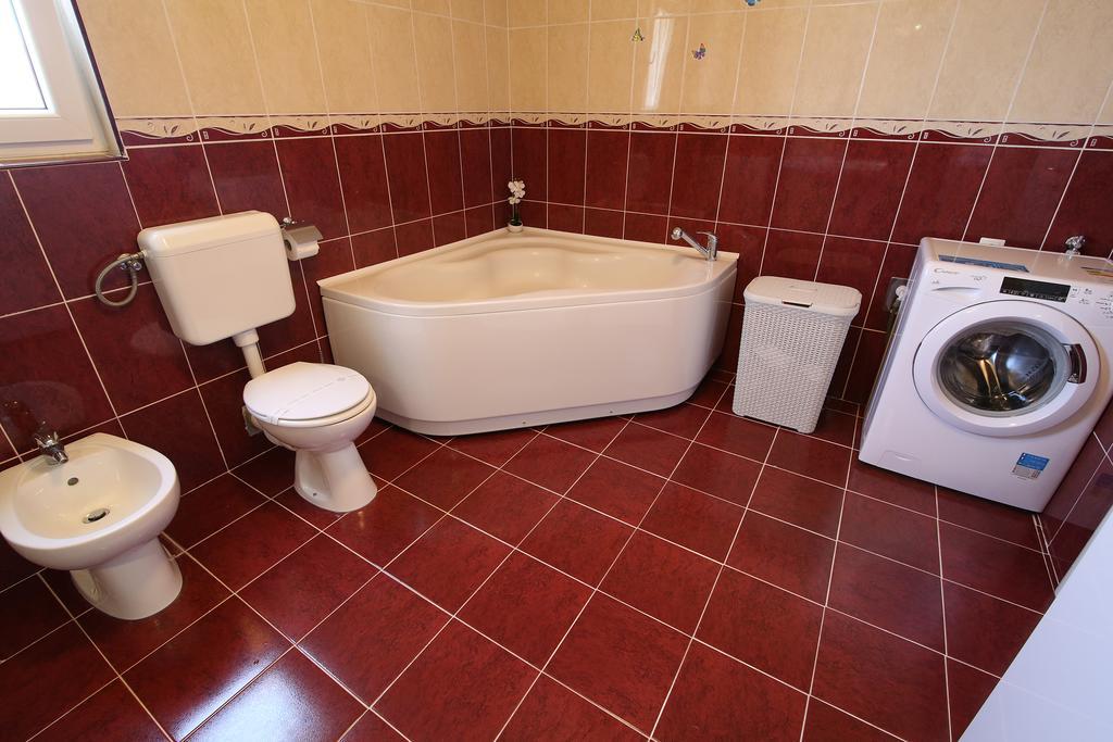 Villa Petra Apartment With Private Pool Makarska Exterior photo