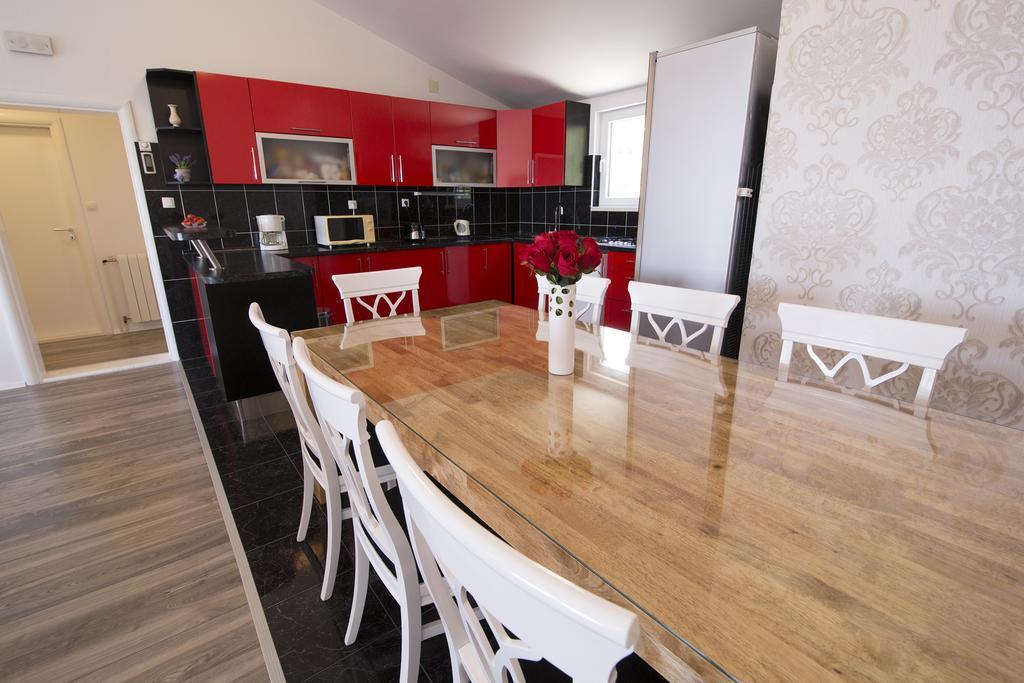 Villa Petra Apartment With Private Pool Makarska Exterior photo